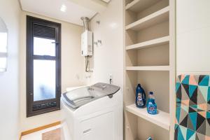 Apto Vista Mar 3 Quartos Ares Condicionados Cozinha Completa Piscina Academia Playground infantil Salão de Jogos a 50m PRAIA Reserve agora mesmo!