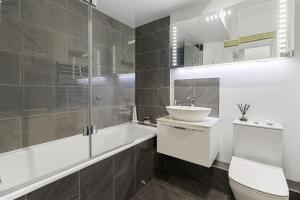 Manor House Apartment - Pool, Gardens and Parking Torquay