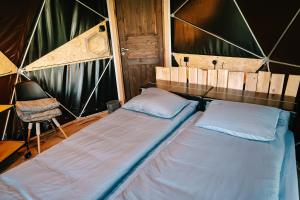 LES Glamping