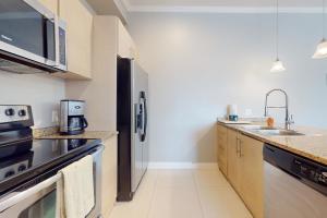 La Isla Condominiums #F304