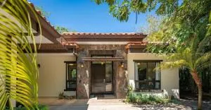 Luxe, Playa del Coco, Pacific - Coco