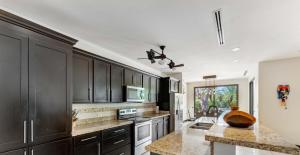 Luxe, Playa del Coco, Pacific