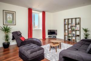 City Center Sky View Apartment with Amazing Views