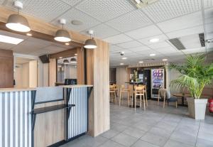 Hotels B&B HOTEL Lyon Aeroport Saint-Quentin-Fallavier : photos des chambres