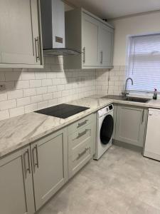 The Peacock House 7 mins from Luton airport