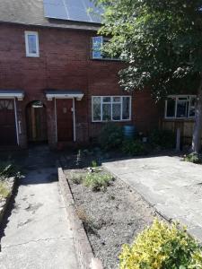 42 Churchbury vRd, Room 2