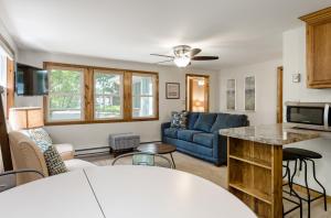 Whiskey Creek Cottage- Private Lake Michigan Beach Frontage