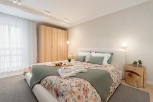 Stylish & Spacious Flat near the Beach by HostWise