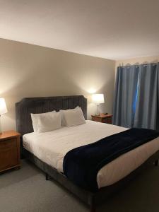 Cozy 2BDR with Stunning Location Near Town and Lifts