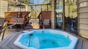 Cozy 2BDR with Stunning Location Near Town and Lifts