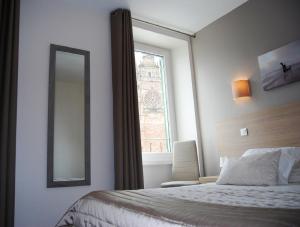 Hotels Logis Hotel Restaurant du Midi - Rodez Centre : photos des chambres