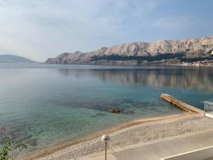 Steinhaus im Zentrum, 50 m zum Meer