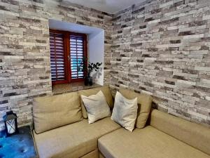 Steinhaus im Zentrum, 50 m zum Meer