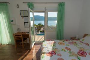 Beachfront Holiday Home MaMi