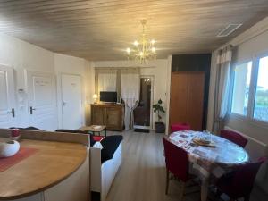 Appartements Ravissant T2, Cl 3 etoiles, 3 pers et 1 enf , 3 lits, parking et patio : photos des chambres