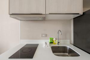 Luxury Condo Libary Pool Gym BTS King Bed