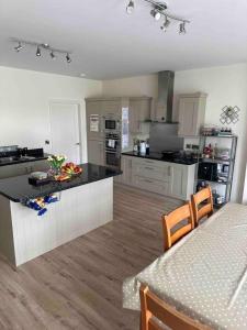 Private single bedroom in beautiful house