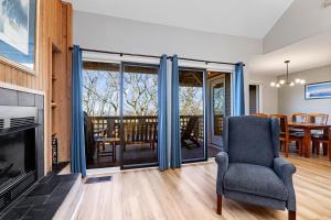 Three-Bedroom Apartment room in Stoneridge 69 with Wintergreen Advantage
