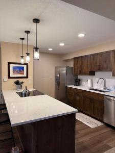 Cozy 2BDR with Stunning Location Near Town and Lifts