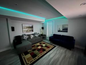 Ravine Retreat - 3RM Suite, 2BD, 1 WR, Pool, Sauna