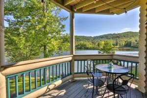 Falling Waters Lodge Lake Front Home & Wedding Venue