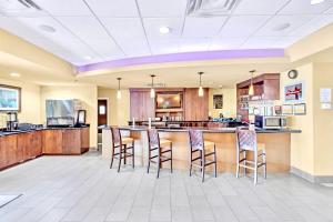 Near Disney King Bed Condo Unit - Pool & Hot Tub