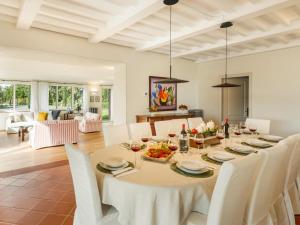 CASALE OMBRONE 11, Emma Villas