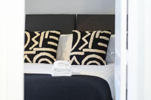 Cross Road Apartment