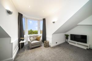 Cross Road Apartment