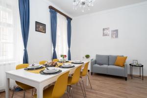 Vaci street Centre Modern APT With 3BRS AC