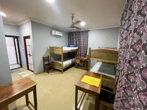 Jeffston Court Hostel - Oyibi