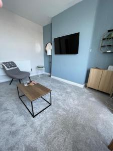 Marine View - dog friendly apartment 500ft from beach