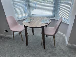 Marine View - dog friendly apartment 500ft from beach