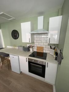 Marine View - dog friendly apartment 500ft from beach