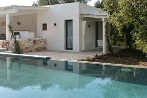 Che Bello Trullo piscina jacuzzi pallavolo
