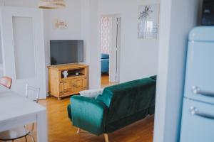 Le Côte Ouest - 2 Bedroom Apartment with Garage