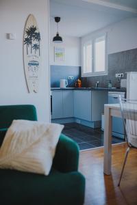 Appartements Le Cote Ouest - 2 Bedroom Apartment with Garage : photos des chambres