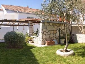 Apartments and Rooms Florijan