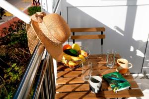 Lola - New, best located, elegant & super tidy