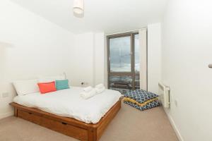 2 Bedroom East London Apartment With Lovely Views
