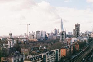 2 Bedroom East London Apartment With Lovely Views