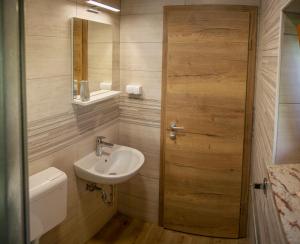 Wooden Chalet - Homestead Vrhovc 