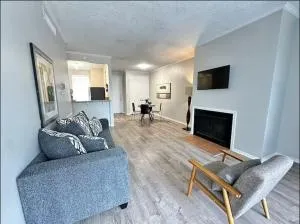 Elegant Hideaway Apartment Close to NASA & Kemah Boardwalk - Nassau Bay