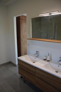 Villas Domaine du Piol - Luberon - Piscine privee - Clim - Beach Volley : photos des chambres