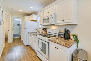 Less Than 1 Mi to Lake Norman Marina Home with Pool Access
