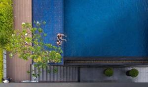 1 Bedroom Condo Pool Gym BTS Cowork Sky