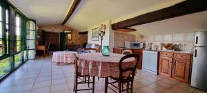 Maisons de vacances Grand Manoir avec piscine : photos des chambres