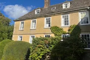 The North Wing of Wroughton Country Retreat - Broad Hinton