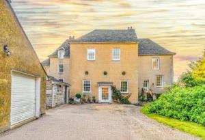 The North Wing of Wroughton Country Retreat