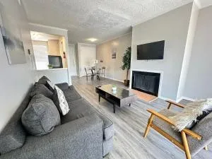 Modern & Stylish Apartment Space in the Heart of Bay Area Houston - Nassau Bay
